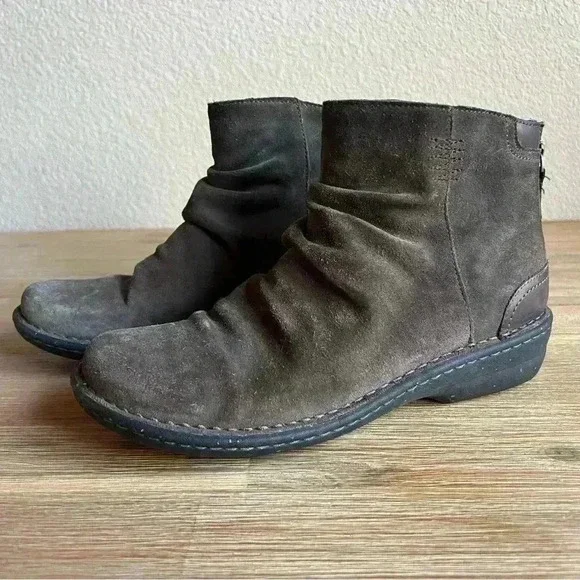 Clarks Ankle Boot Artisan Brown Suede Slouch Comfort Fashion Shoes Womens Sz 9.5 - Picture 2 of 13